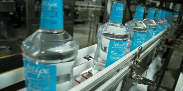 Bottling of Recipe 21 Vodka at LiDestri